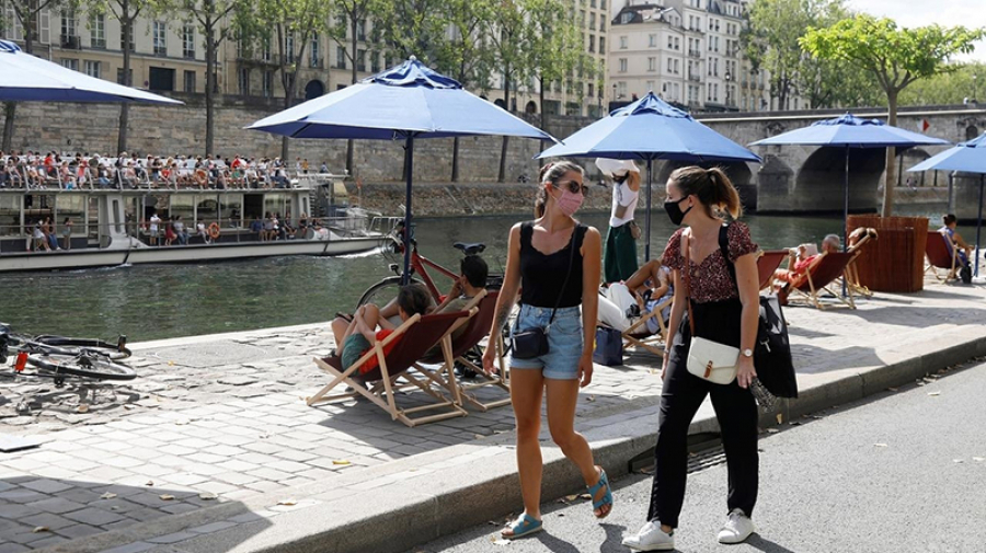 فرنسا تلغي إلزامية ارتداء الكمامات في الشارع