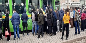 TUNIS, TUNISIA - 2021/10/14: A Journalist from a media outlet, holds a placard during the demonstration in front of the headquarters of the National Syndicate of Tunisian Journalists.
Tunisian Journalists with the support of partner organizations and a number of jurists, citizens and national figures, staged a protest against the campaign of incitement, mobilization and attacks they are exposed to, especially during field work. This protest comes against the backdrop of repeated attacks on journalists, especially field workers. (Photo by Jdidi Wassim/SOPA Images/LightRocket via Getty Images)